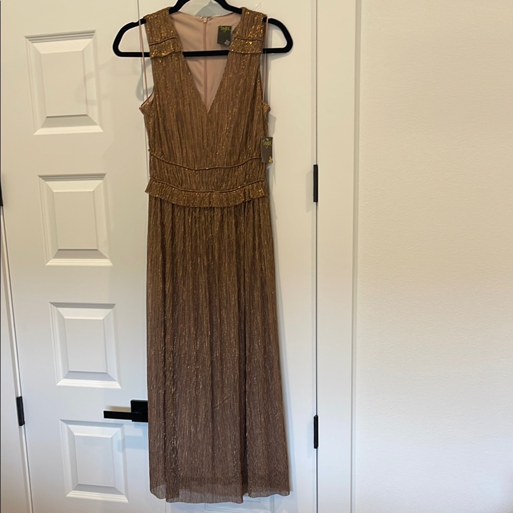 NWT Taylor Elegant Gold Evening Dress
